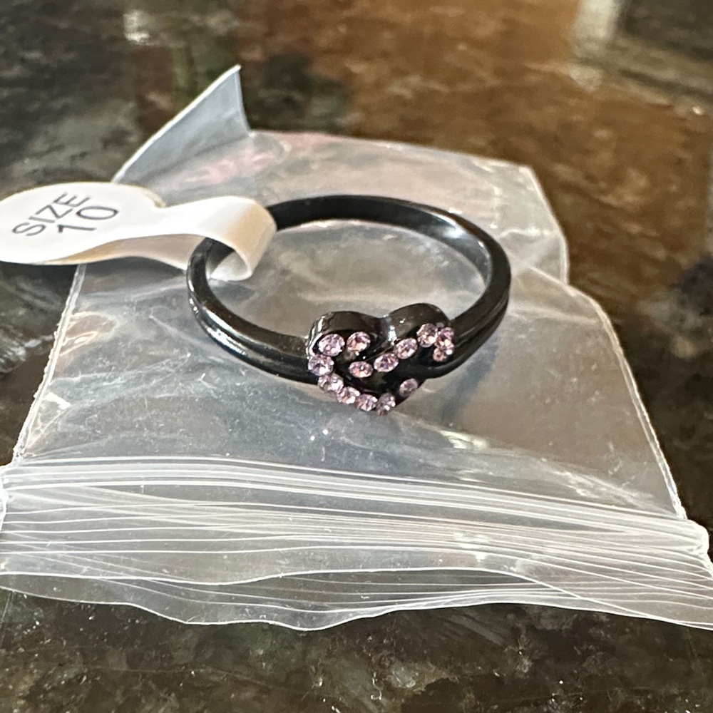 Heart-Shaped Black and Pink Ring